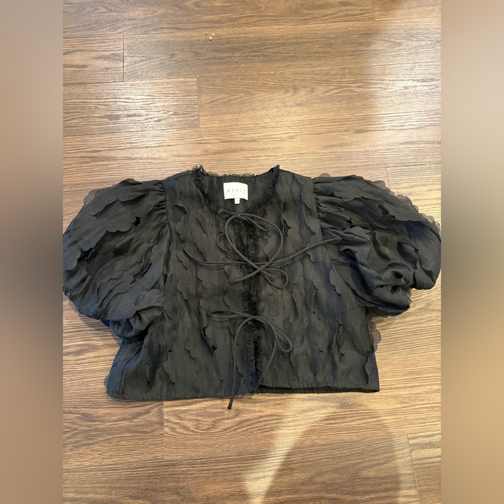EUC Mable Textured Scallop Puff Sleeve Blouse Top - Picture 5 of 7